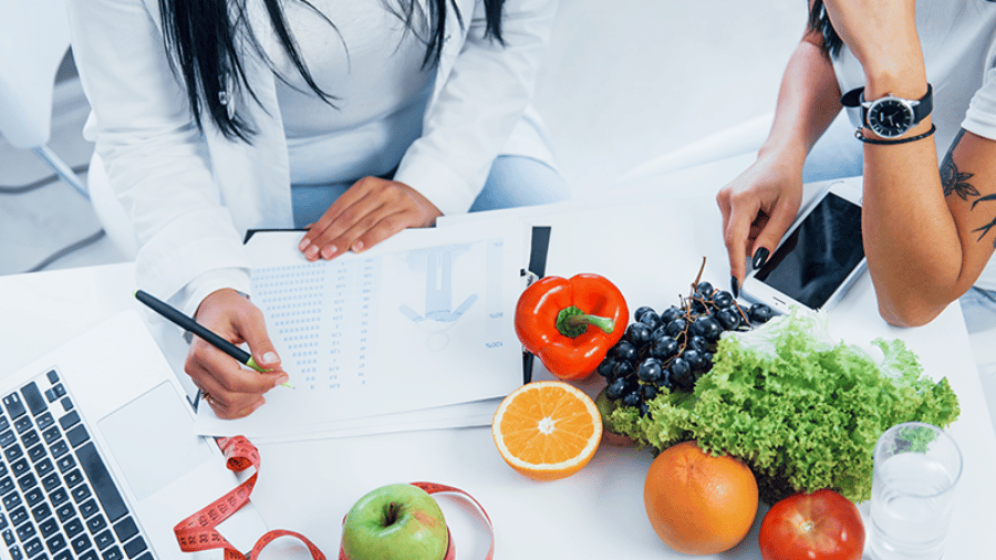 Dietician planning a personalized recovery meal plan